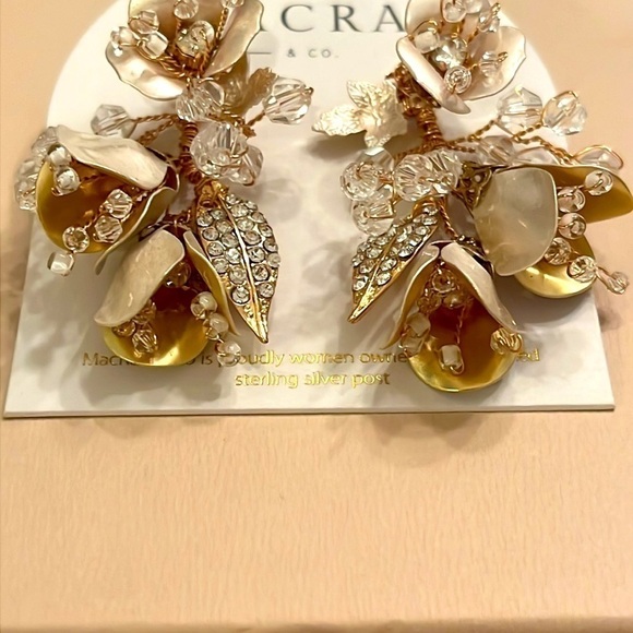 Brand New MacRae & Co. Dripping Floral Cluster Post Earrings Pale Gold Sparkly - Picture 4 of 14